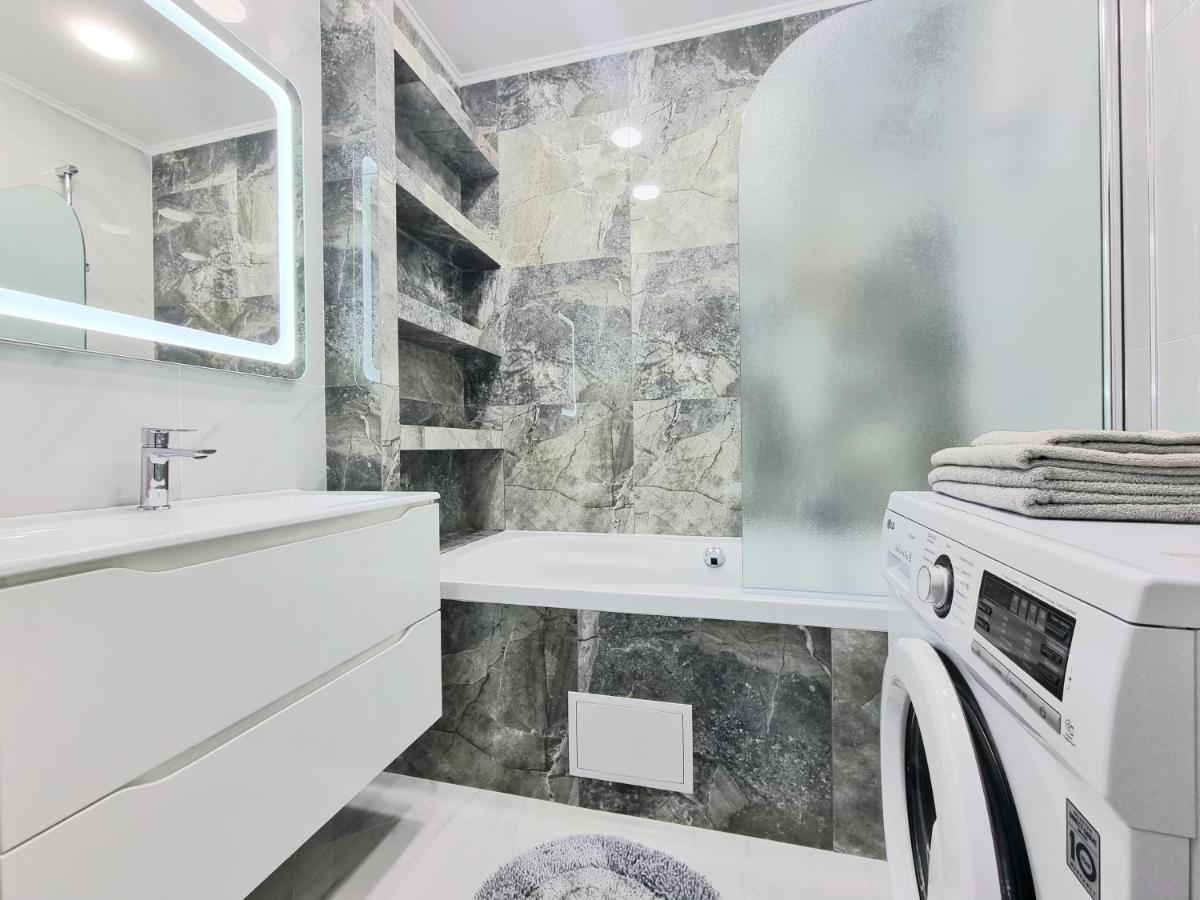 צ'יסינאו Center, Albisoara Str., 1Bedroom And Living With Balcony מראה חיצוני תמונה